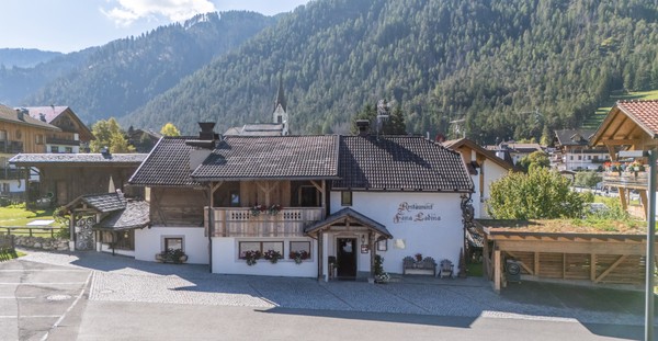 Photo exteriors Restaurant Fana Ladina