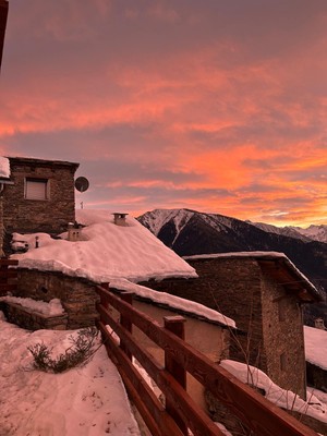Foto Außenansicht Bauernhof mit Restaurant Alpes d'OC Morinesio