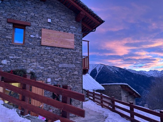 Foto Außenansicht Bauernhof mit Restaurant Alpes d'OC Morinesio
