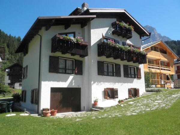 Foto esterno in estate Villa Erica