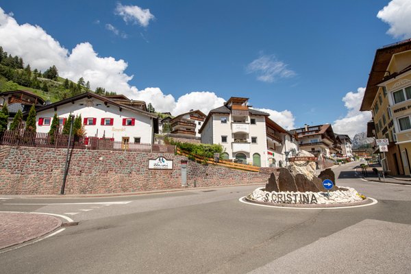 Foto Außenansicht im Sommer Dolomites Apartments Cesa Benedet