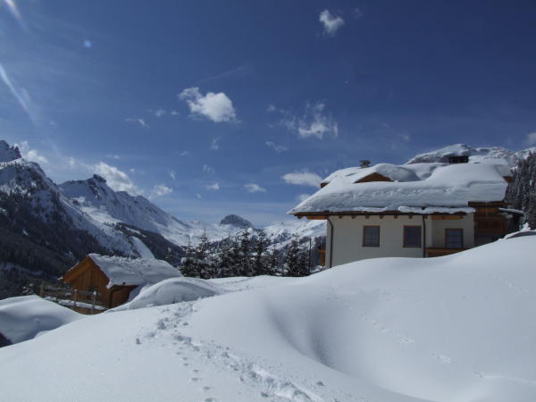 Foto esterno in inverno Chalet Zirm