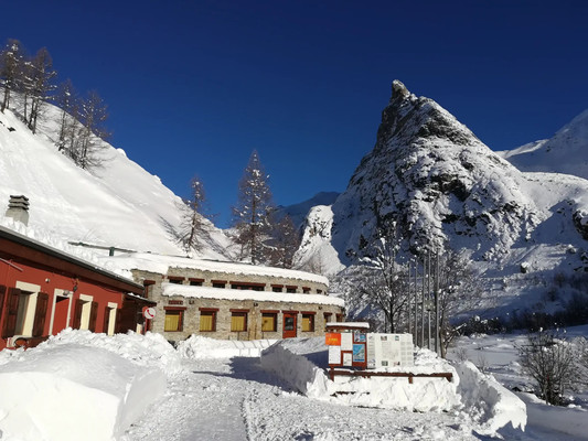 Foto esterno Rifugio Campo Base