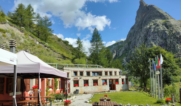 Foto esterno Rifugio Campo Base