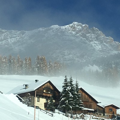 Foto Außenansicht Ferienwohnungen auf dem Bauernhof Ciasa Rü
