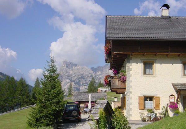 Photo exteriors in summer Ciasa Rü