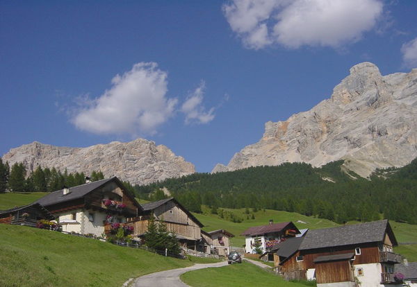Position Farmhouse apartments Ciasa Rü San Cassiano