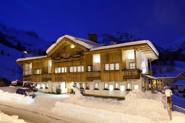 Foto Außenansicht Hotel Mesdì