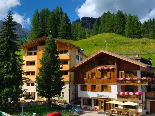 Foto Außenansicht Hotel Genziana