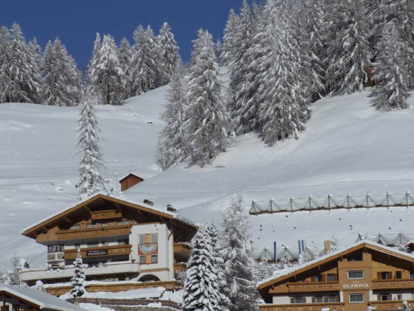 Foto Außenansicht im Winter Panorama - Dolomites Residence & Wellness