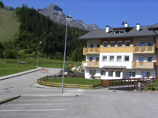 Foto Außenansicht Ferienwohnungen Alpenroyal