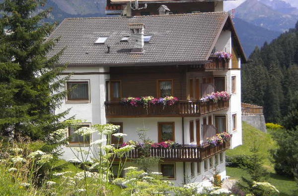 Foto Außenansicht Ferienwohnungen Chalet Maria Teresa