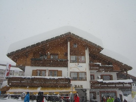 Foto Außenansicht Ferienwohnungen Chalet Karin