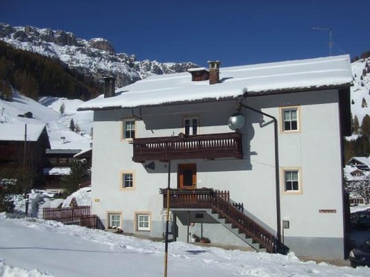 Foto Außenansicht Ferienwohnungen Rosvitta Irsara