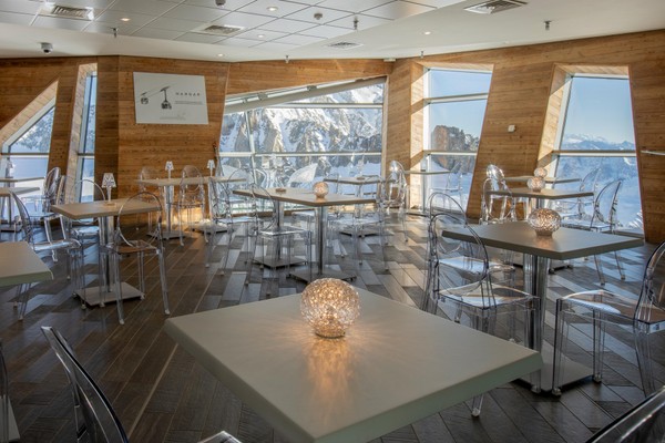Il ristorante Courmayeur (Monte Bianco) Kartell Bistrot Panoramic