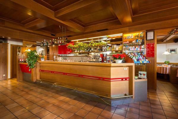 Photo of the bar B&B (Garni)-Hotel Ai Serrai