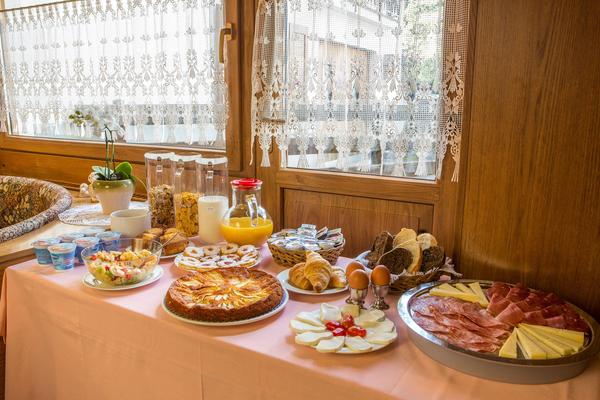 The breakfast B&B (Garni)-Hotel Ai Serrai