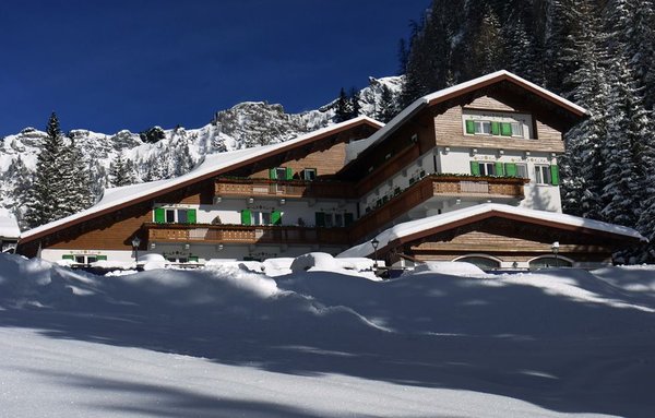 Foto esterno in inverno Roy