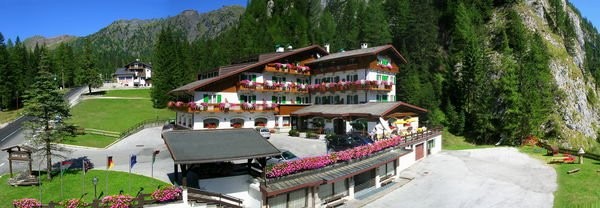 Foto Außenansicht Hotel Roy