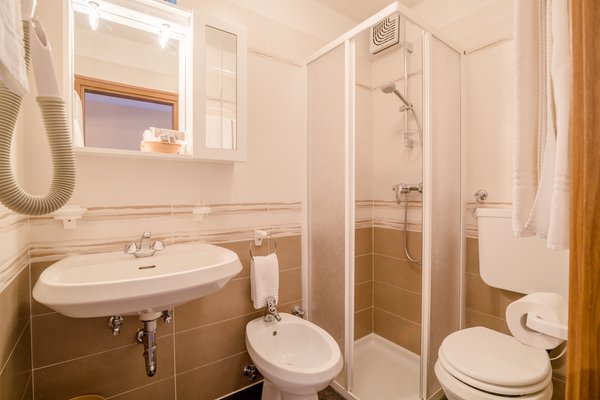 Foto del bagno Hotel Genzianella