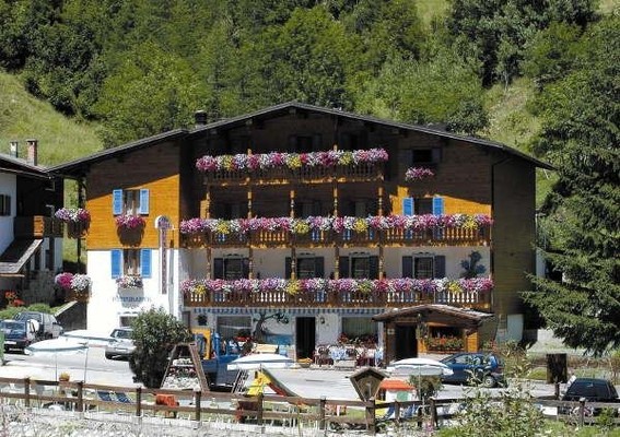 Foto Außenansicht Hotel Genzianella