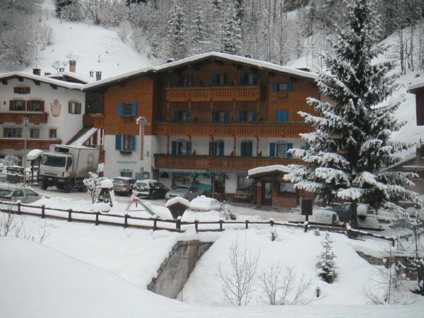 Winter Präsentationsbild Hotel Genzianella