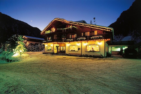Photo exteriors Hotel Camoscio
