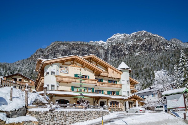 Foto Außenansicht Pineta Pastry Hotel