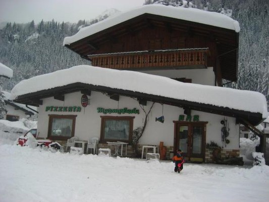 Foto Außenansicht Zimmer + Ferienwohnungen Marmolada