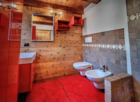 Foto del bagno Appartamenti in baita Chalet Berghof L'Aret