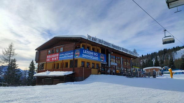 Foto esterno Noleggio sci Ski Center Folgarida