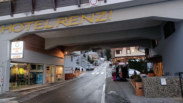 Foto esterno Noleggio sci Ski Center Folgarida