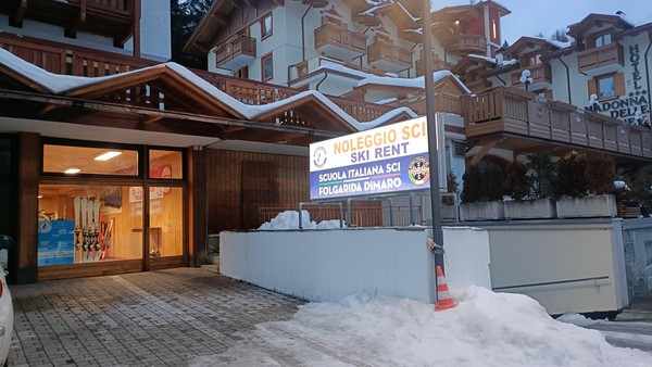 Foto esterno Noleggio sci Ski Center Folgarida