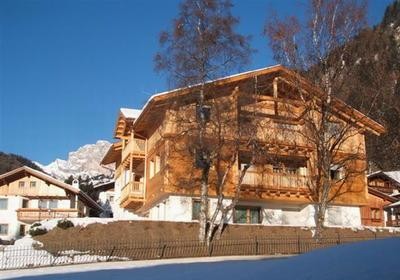 Foto Außenansicht Ferienwohnungen Chalet Regina