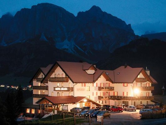 Foto Außenansicht Hotel Arlara