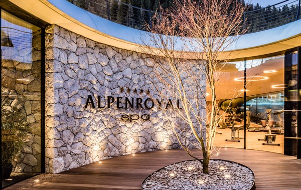 Foto esterno Hotel Alpenroyal