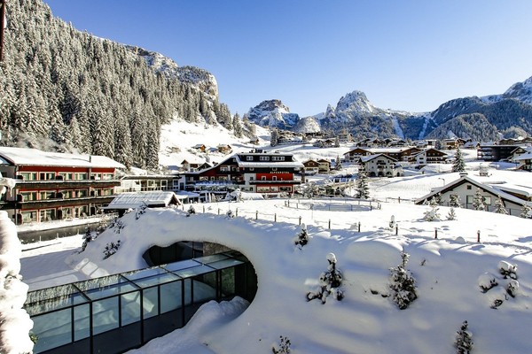 Foto esterno Hotel Alpenroyal
