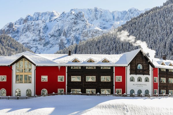 Foto invernale di presentazione Hotel Alpenroyal