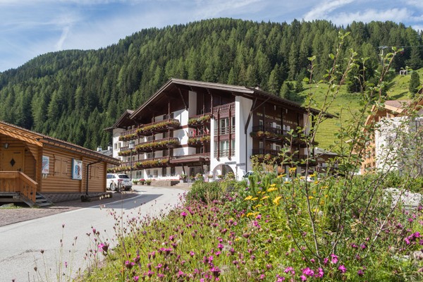 Foto esterno Charming Hotel Genziana