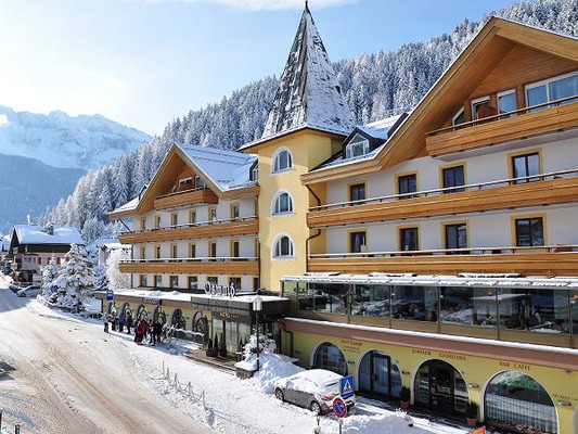 Foto esterno Hotel Oswald