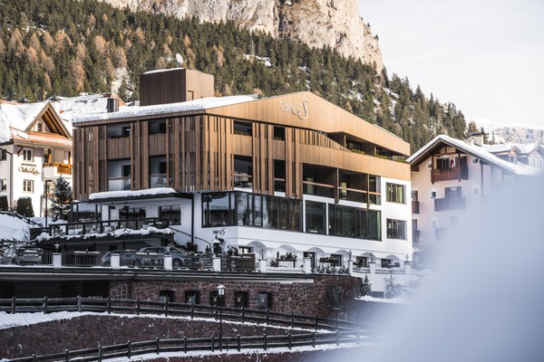 Foto Außenansicht Hotel Chalet S Dolomites