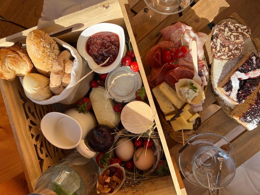 Das Frühstück Ferienwohnungen auf dem Bauernhof Lüch dl Jëinder