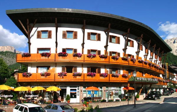 Foto Außenansicht Hotel Des Alpes