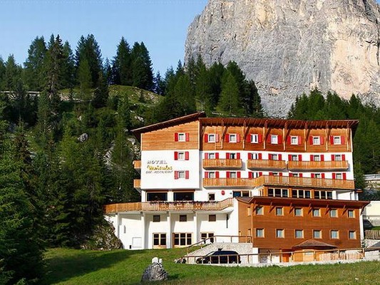 Foto esterno Hotel Mëisules
