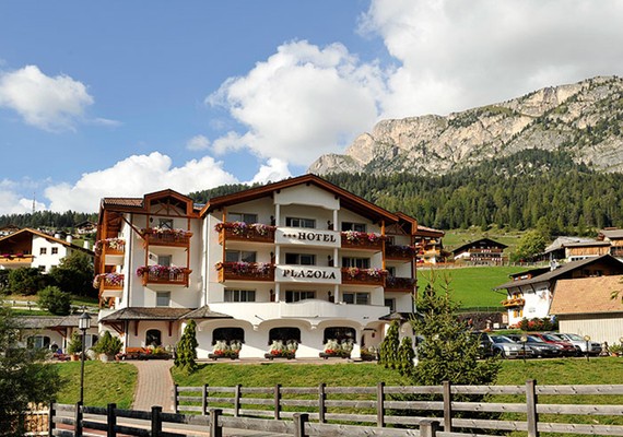 Foto Außenansicht Hotel Plazola
