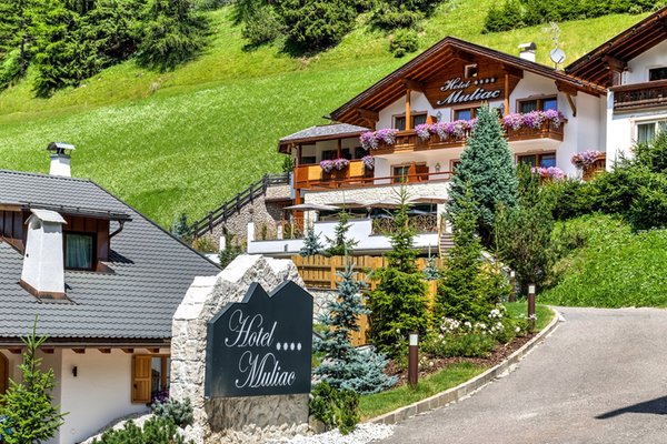 Foto estiva di presentazione Hotel Muliac