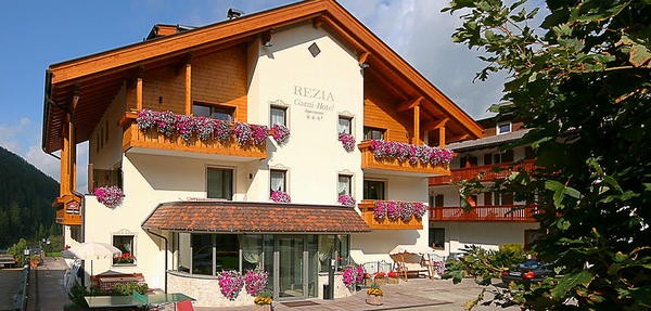 Photo exteriors Garni (B&B) + Apartments Rezia