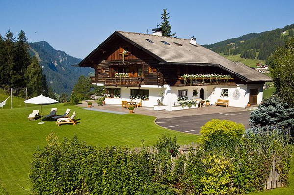 Photo exteriors in summer Mountain Chalet Pra Ronch