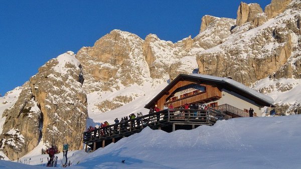 Foto invernale di presentazione Rifugio Duca d'Aosta