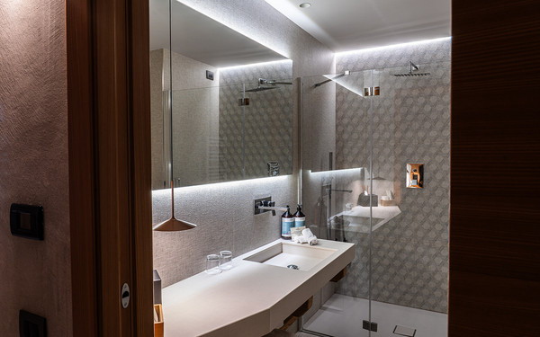 Foto del bagno Hotel Au Charmant Petit Lac